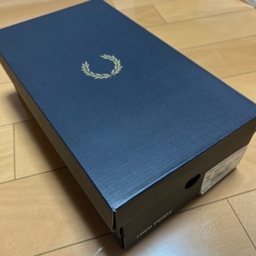 FredPerryのスニーカーサイズ違いの為、お売りします。