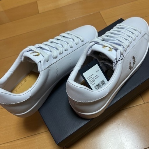 FredPerryのスニーカーサイズ違いの為、お売りします。