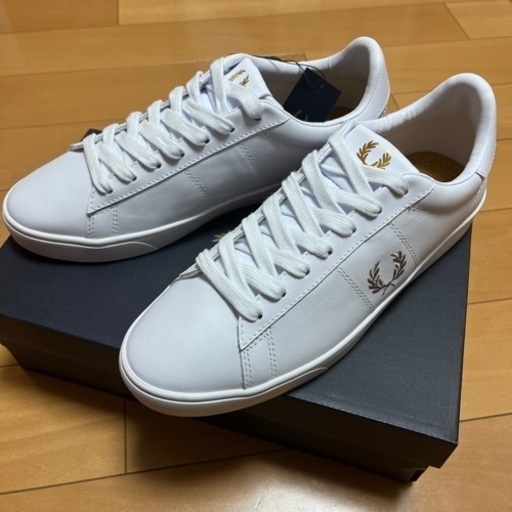 FredPerryのスニーカーサイズ違いの為、お売りします。
