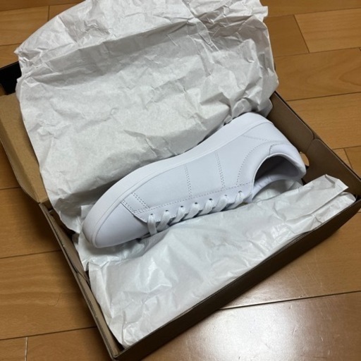 FredPerryのスニーカーサイズ違いの為、お売りします。