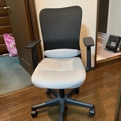 ニトリ　オフィスチェア(OC 001 GY/肘付き)の画像