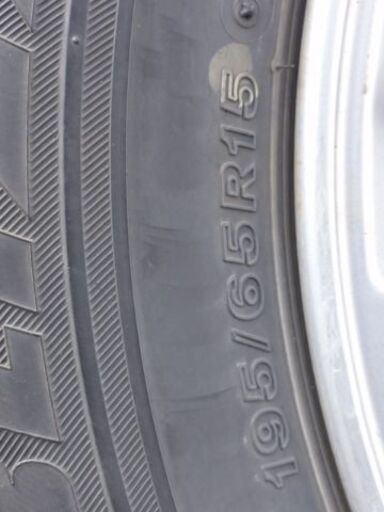 セレナ　スノータイヤ付き　純正ホィール　195/65R15