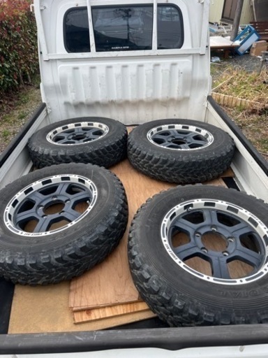 車のパーツ タイヤ、ホイール