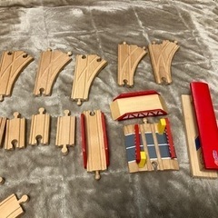 【取引中】木製レール、電車おもちゃ　の画像