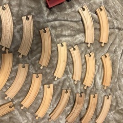 【取引中】木製レール、電車おもちゃ　の画像