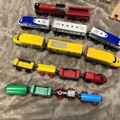 【取引中】木製レール、電車おもちゃ　の画像