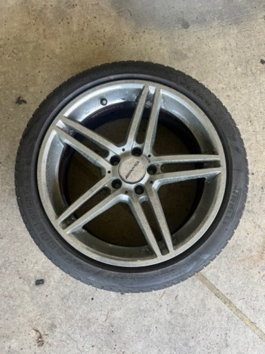 車のパーツ タイヤ、ホイール