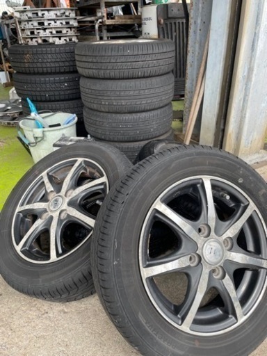 車のパーツ タイヤ、ホイール