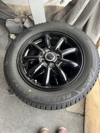 車のパーツ タイヤ、ホイール