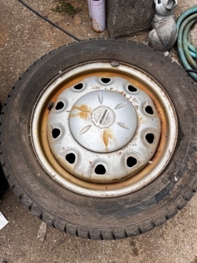 車のパーツ タイヤ、ホイール