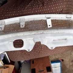 車パーツ　白　バンパー付近の画像