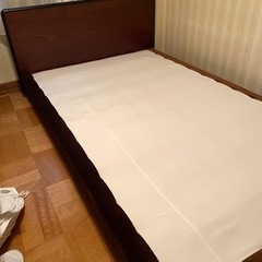 セミダブルベッド　マットレス付属　背板68×巾125  マットレス厚さ20センチ　家具 ベッド シングルベッド