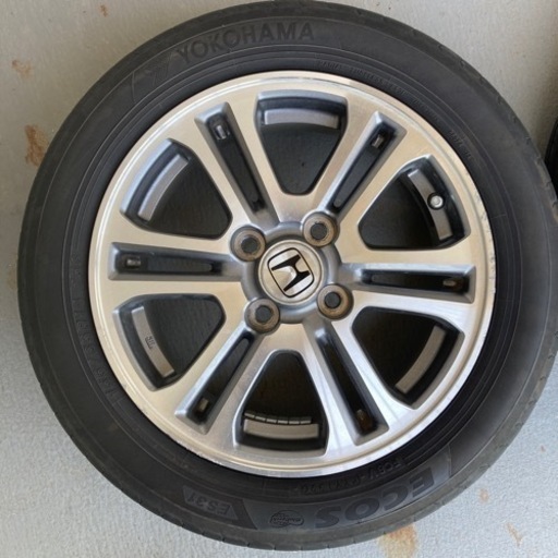 車のパーツ タイヤ、ホイール