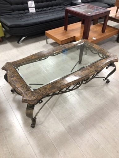 取りに来れる方限定！ガラス製のセンターテーブルです！