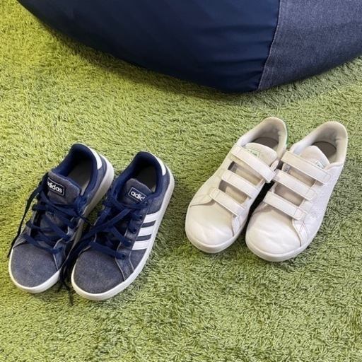 adidasスニーカー19cm