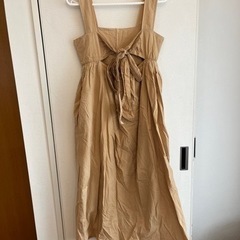 バックリボン　ワンピースの画像