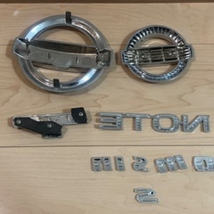 E12ノートニスモS 外装エンブレム一式の画像