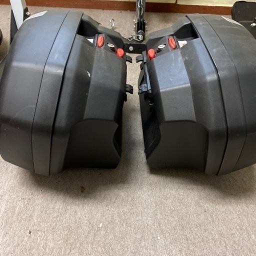 サイドパニアケース　givi バイク用