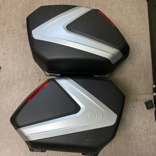 サイドパニアケース　givi バイク用