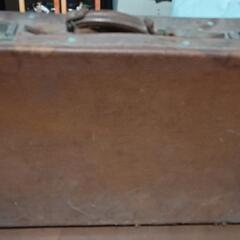 古い革のトランクケース　アンティーク　骨董品の画像