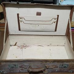 古い革のトランクケース　アンティーク　骨董品の画像