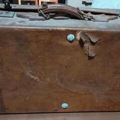 古い革のトランクケース　アンティーク　骨董品の画像