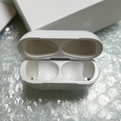 AirPods第二世代 用ケース＋イヤホン両耳(美品)の画像