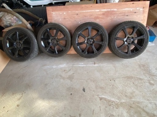 車のパーツ タイヤ、ホイール