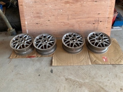 車のパーツ タイヤ、ホイール