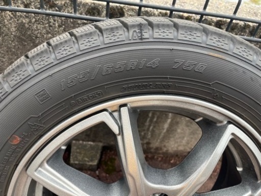 車のパーツ タイヤ、ホイール