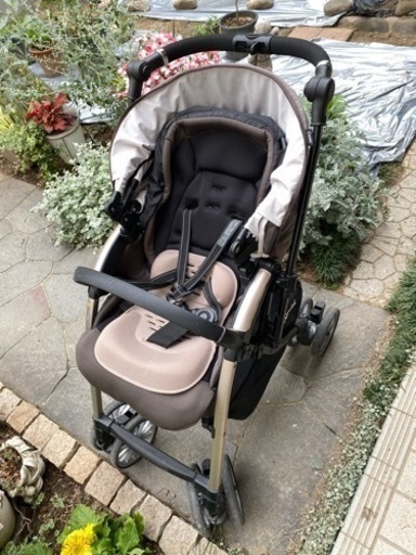 ベビーカー コンビ ホワイトレーベル アンブレッタ 4キャス エッグショック UH