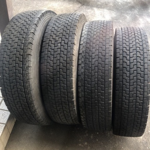 中古タイヤ　YOKOHAMA ZEN903ZW     225/90/17.5 4本セット　スタッドレス　値下げ