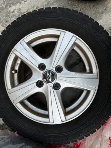 車のパーツ タイヤ、ホイール