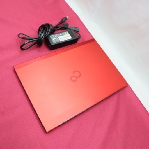 相談中　美品　超軽　富士通ノート暴速起動 高性能Celeron＋新品メモリ8GB