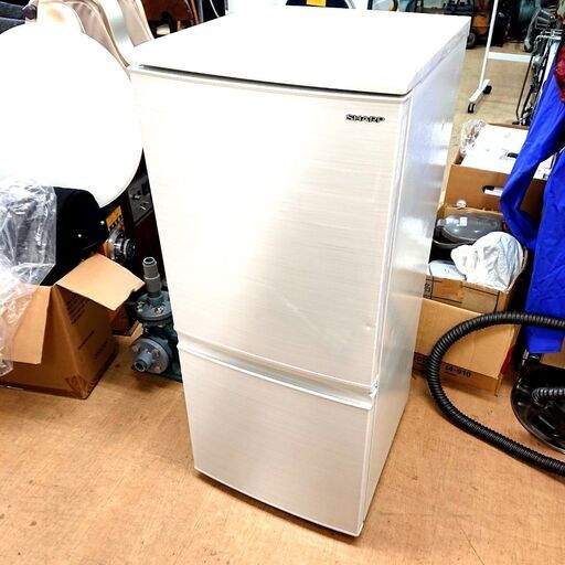 11/27SHARP/シャープ 冷蔵庫 SJ-D14F-W 137L 2020年製 キッチン家電