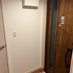 玄関に大きな姿見を張ってくださる方を探しています。
