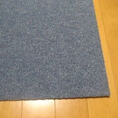 日本製タイルカーペット厚み6.5㎜・1枚２００円・在庫３３枚（２０３０）未使用品の画像