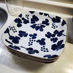 無料★皿、深鉢、ｳｫｰﾀｰﾋﾟｯﾁｬｰなど食器15点の画像