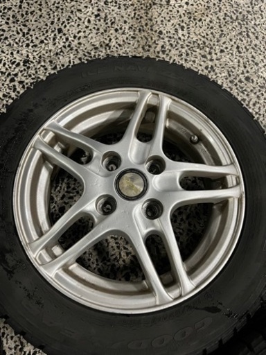 車のパーツ タイヤ、ホイール