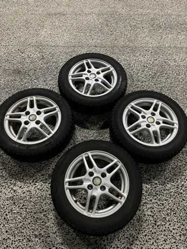 車のパーツ タイヤ、ホイール