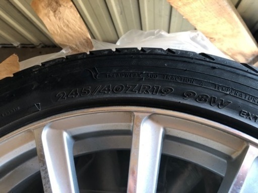 車のパーツ タイヤ、ホイール

