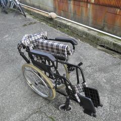 折り畳み式車椅子の画像