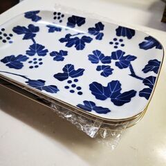 無料☆金彩の深皿、角皿など食器8点とﾎﾞﾄﾙﾀﾝﾌﾞﾗｰ1点の画像