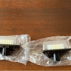 新品未使用箱入　プロボックス・サクシード激白光交換式LEDナンバー灯　