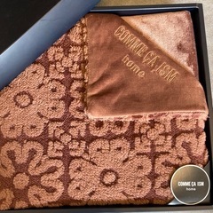 COMME CA ISM リバーシブルひざ掛けの画像