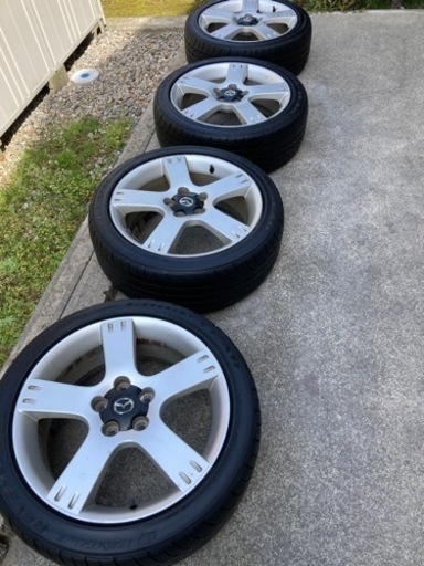 215/45/R18 車のタイヤ、ホイール