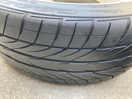 215/45/R18 車のタイヤ、ホイール