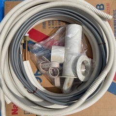 クーラー用配管 4 m 、接続電線など　未使用保管品の画像