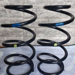 グランエース(トヨタ)　純正サススプリングの画像
