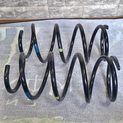 グランエース(トヨタ)　純正サススプリングの画像